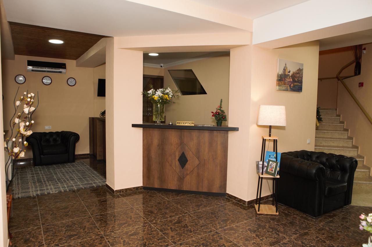 Hotel Holiday Villa Tbilisi Exterior photo
