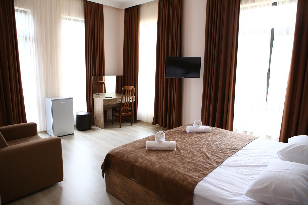 Hotel Holiday Villa Tbilisi Exterior photo