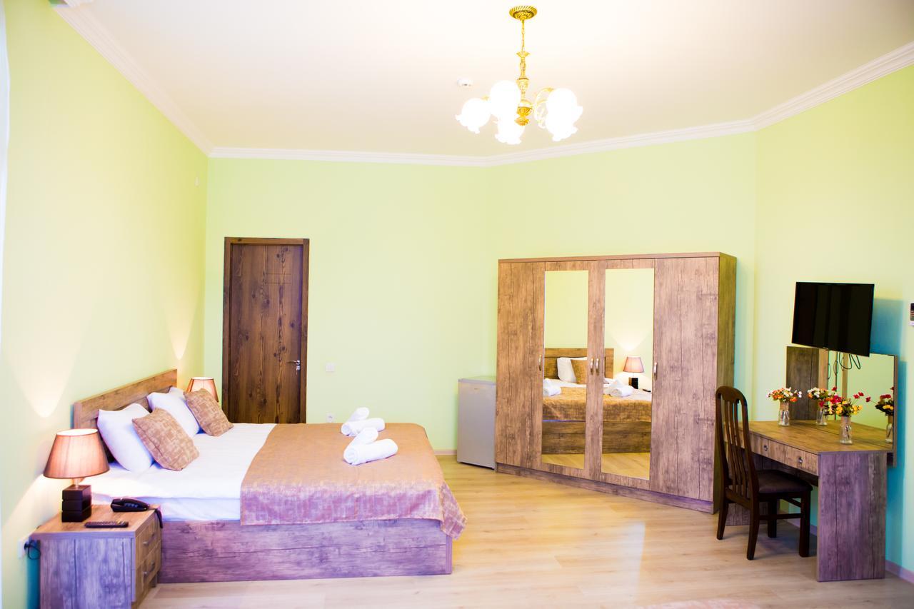Hotel Holiday Villa Tbilisi Exterior photo